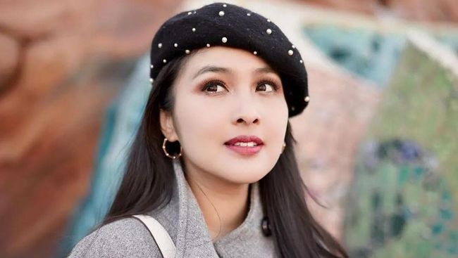 Jangan Tertukar, 5 Artis Indonesia Ini Punya Nama Mirip, Bukan Cuma Sandra Dewi dan Dewi&nbsp;Sandra!