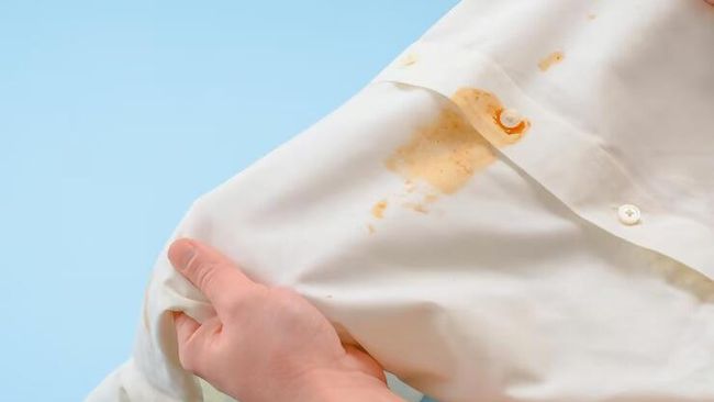 6 Cara Efektif Bersihkan Noda Pakaian akibat Kena Tumpahan Makanan&nbsp;Lebaran