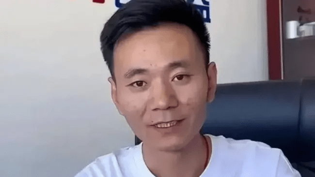 Kisah Zhang Huaiyuan, Hidup Miskin Sejak Kecil Tapi Ternyata Berasal dari Keluarga Kaya&nbsp;Raya!
