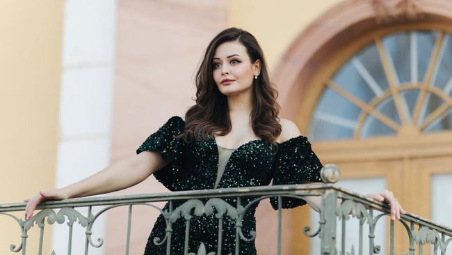 Kebiasaan Datang Terlambat 3 Zodiak Ini Gegara Kelamaan saat Dandan dan Dress Up, Duh! Termasuk&nbsp;Kamu?