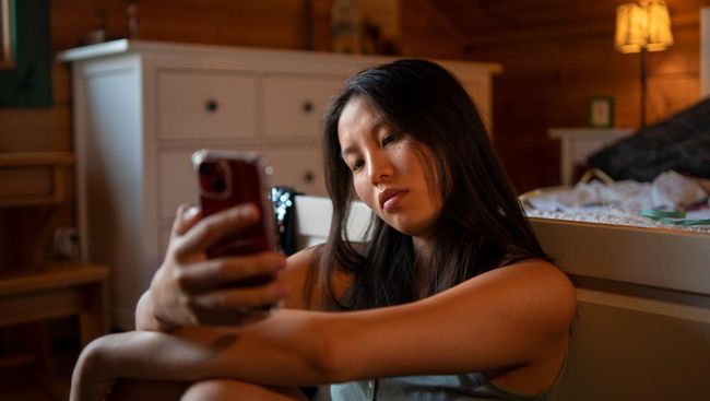 Iri dan Minder Gegara Postingan Orang? Ini 3 Kiat Mencintai Diri Sendiri di Tengah Gempuran Konten&nbsp;Medsos