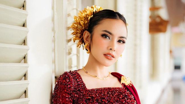 Potret Selebriti Berbusana Adat Hadiri Upacara HUT RI&nbsp;ke-79
