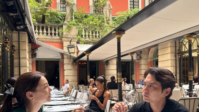 Pasangan Artis Korea Cha Ye Ryun dan Joo Sang Wook Bagikan Potret Liburan di&nbsp;Paris