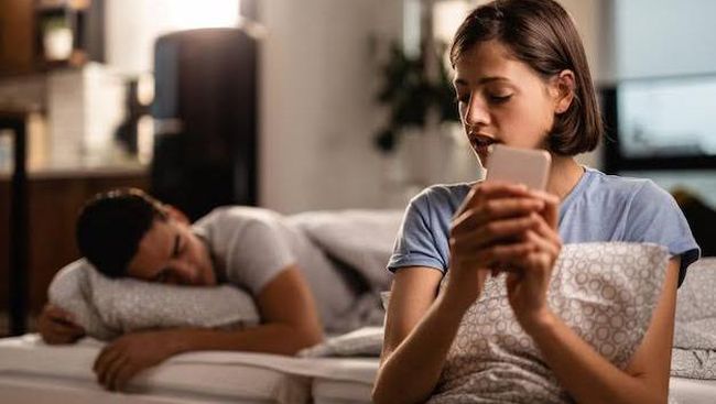 Menurut Psikolog, Ternyata Ini 4 Alasan Perempuan&nbsp;Selingkuh
